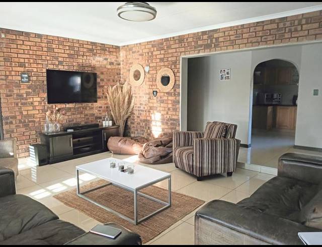 3 BEDROOM HOUSE FOR SALE IN SUNWARD PARK